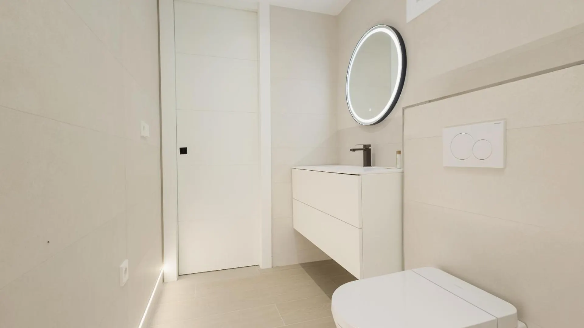Renovated Apartment With Garden And Direct Beach Access, Marbella East Spain