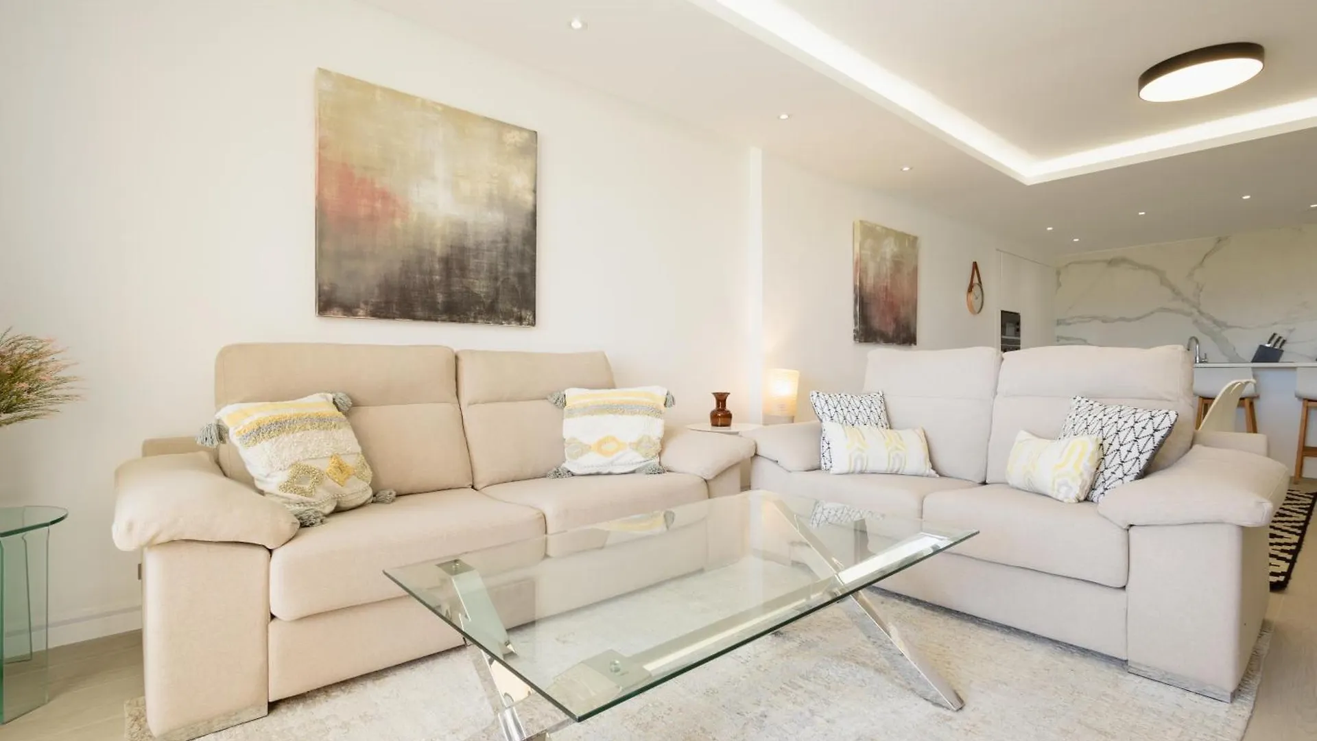 Renovated Apartment With Garden And Direct Beach Access, Marbella East