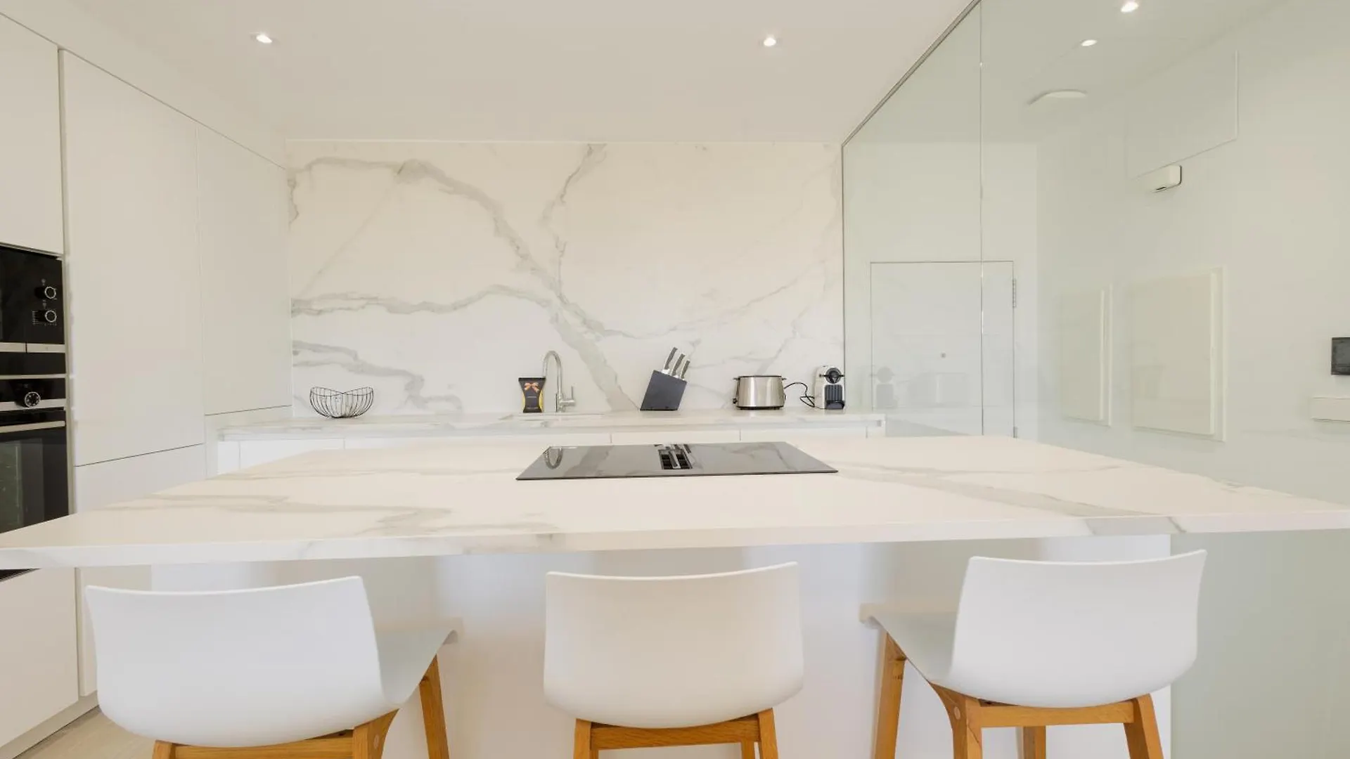 Renovated Apartment With Garden And Direct Beach Access, Marbella East