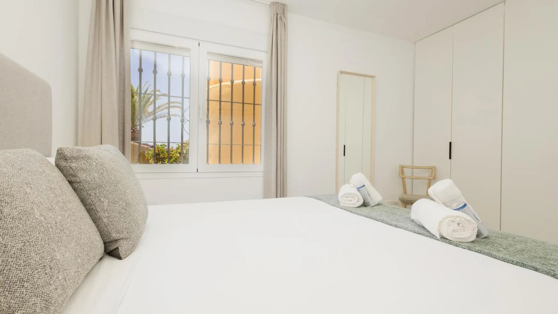 Renovated Apartment With Garden And Direct Beach Access, Marbella East Spain