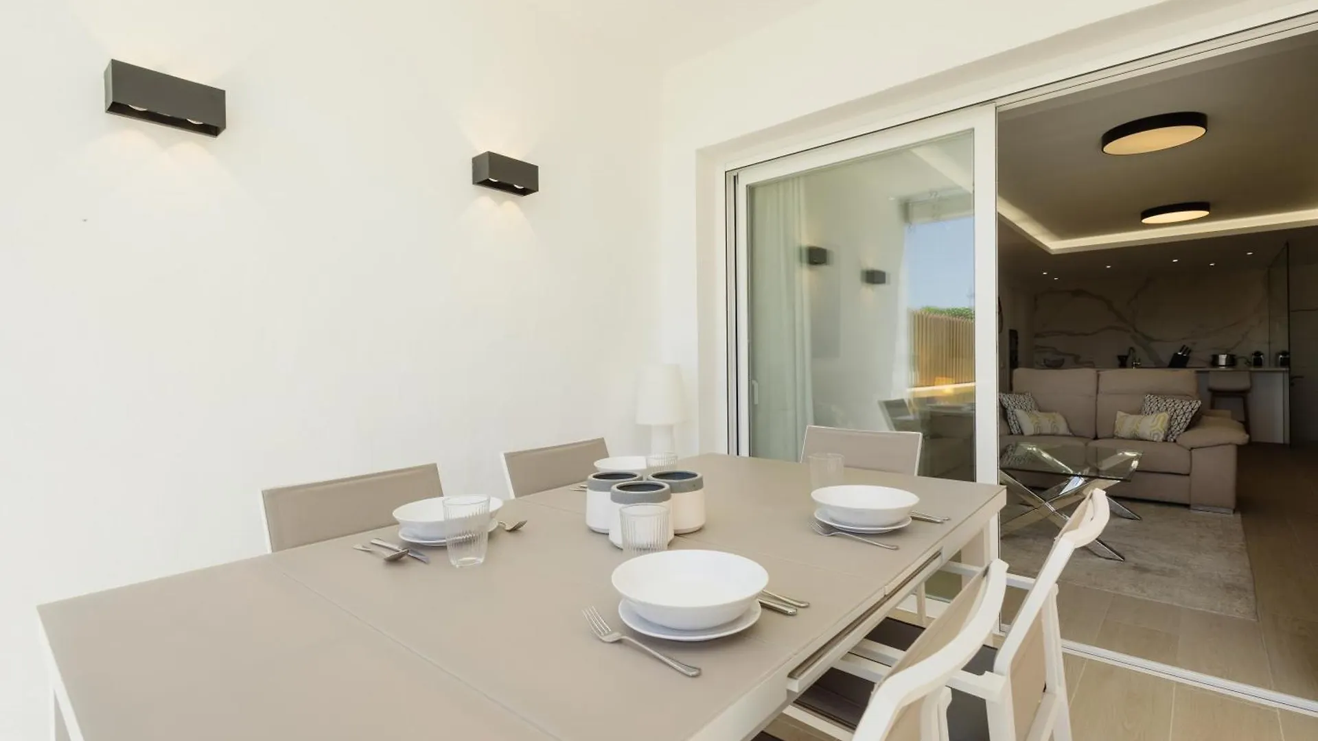 Renovated Apartment With Garden And Direct Beach Access, Marbella East
