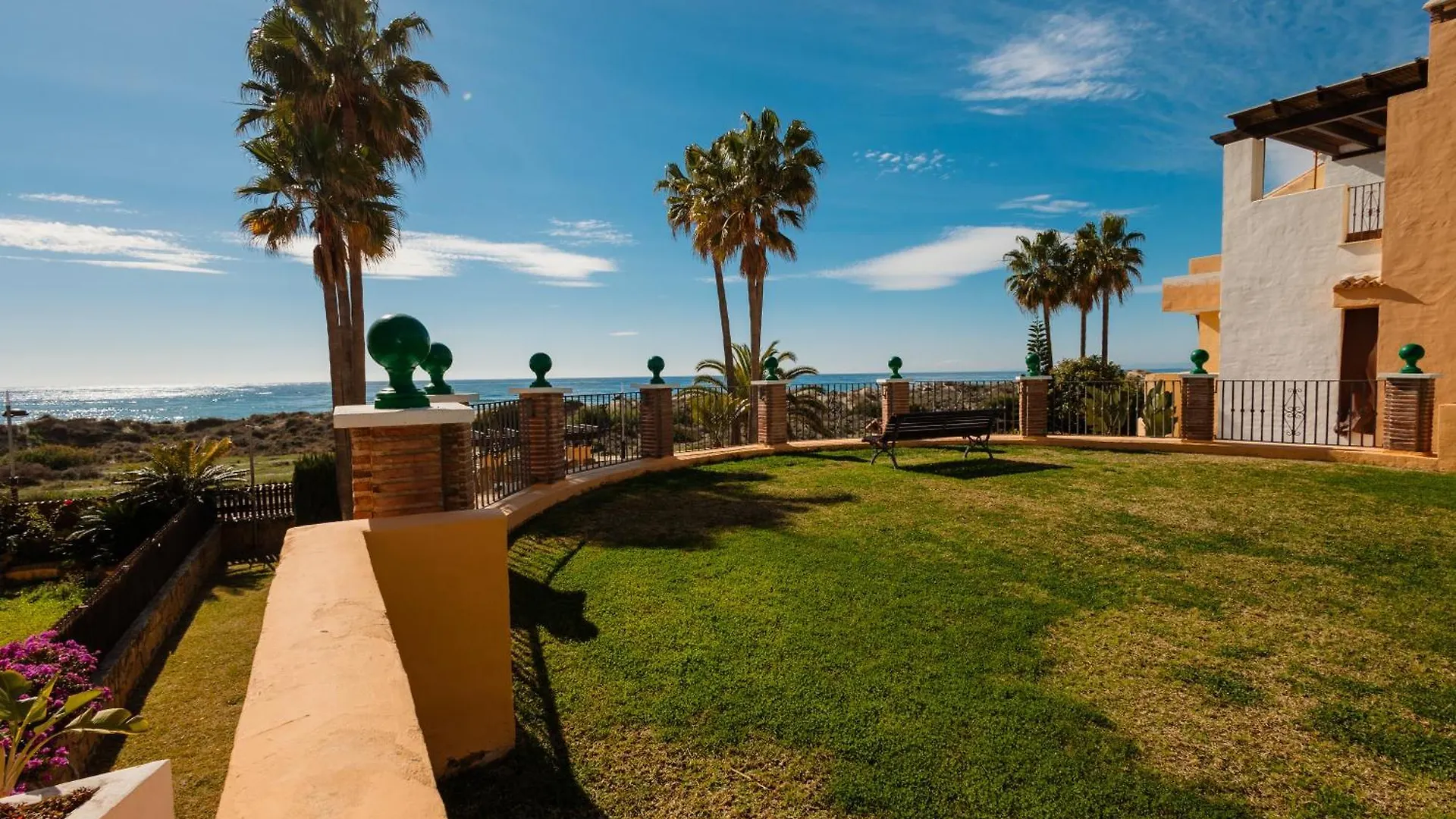 Renovated Apartment With Garden And Direct Beach Access, Marbella East Spain