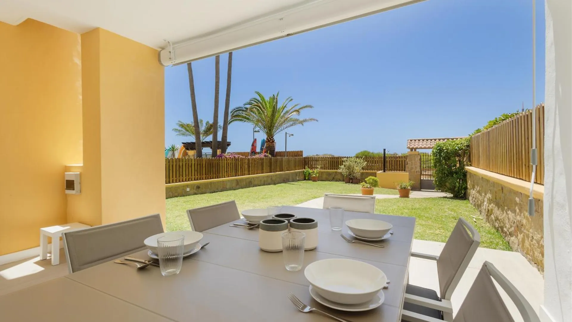 Renovated Apartment With Garden And Direct Beach Access, Marbella East