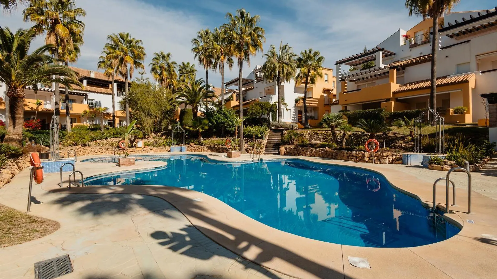 Renovated Apartment With Garden And Direct Beach Access, Marbella East