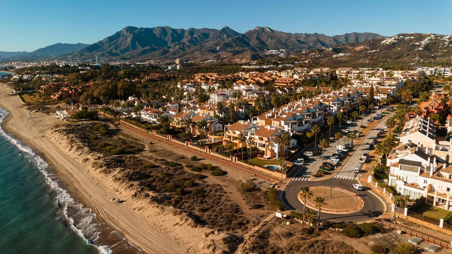 Renovated Apartment With Garden And Direct Beach Access, Marbella East